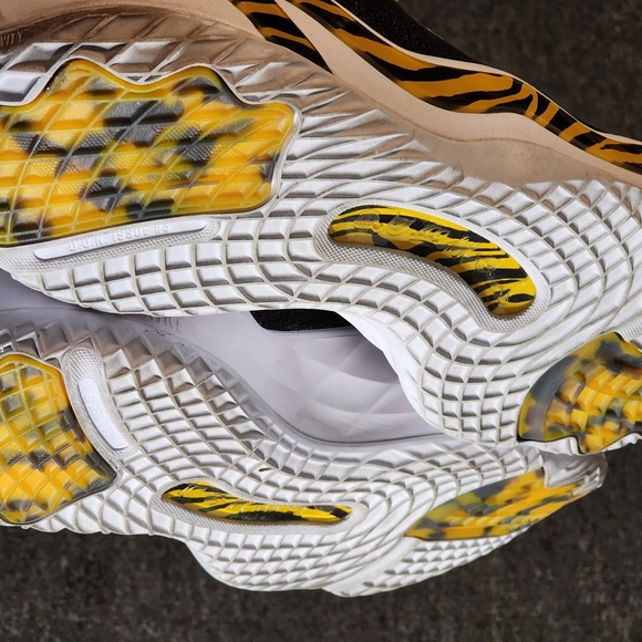 Adidas D.O.N. Issue 3 - Picture 5 of 5